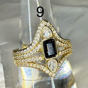 Bomb Party Onyx Sandstone on Gold 
Size 9